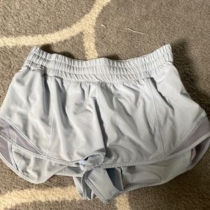 lululemon hotty hot shorts 2.5" size 6!
